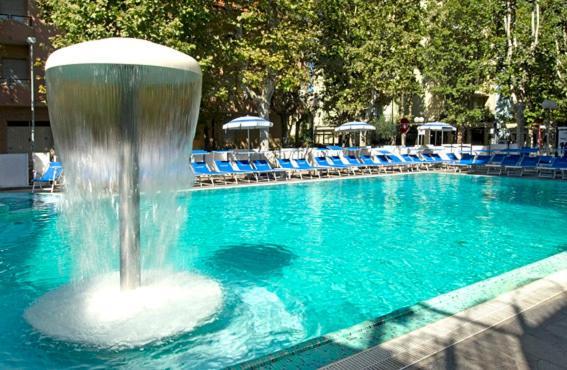 Hotel Queen Mary กัตตอลิกา ภายนอก รูปภาพ
